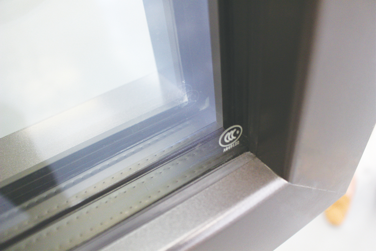 鍍膜玻璃和普通玻璃對(duì)比的優(yōu)勢(shì)有哪些？